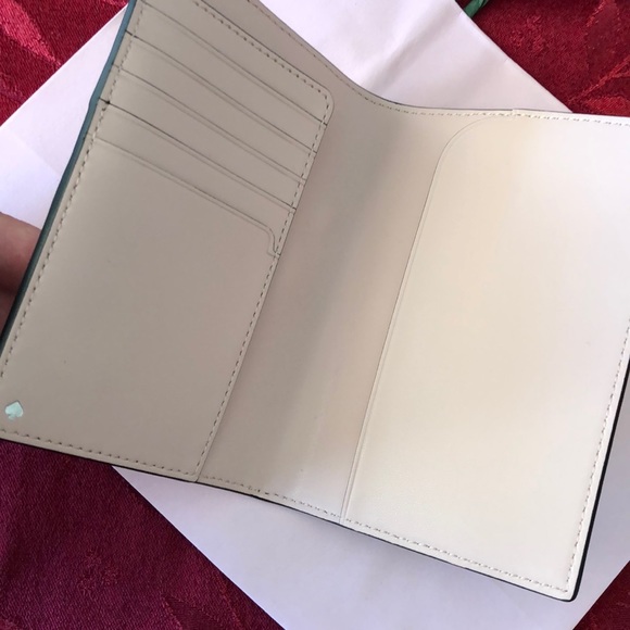 Kate Spade Frosty Passport Holder/New - Picture 3 of 6